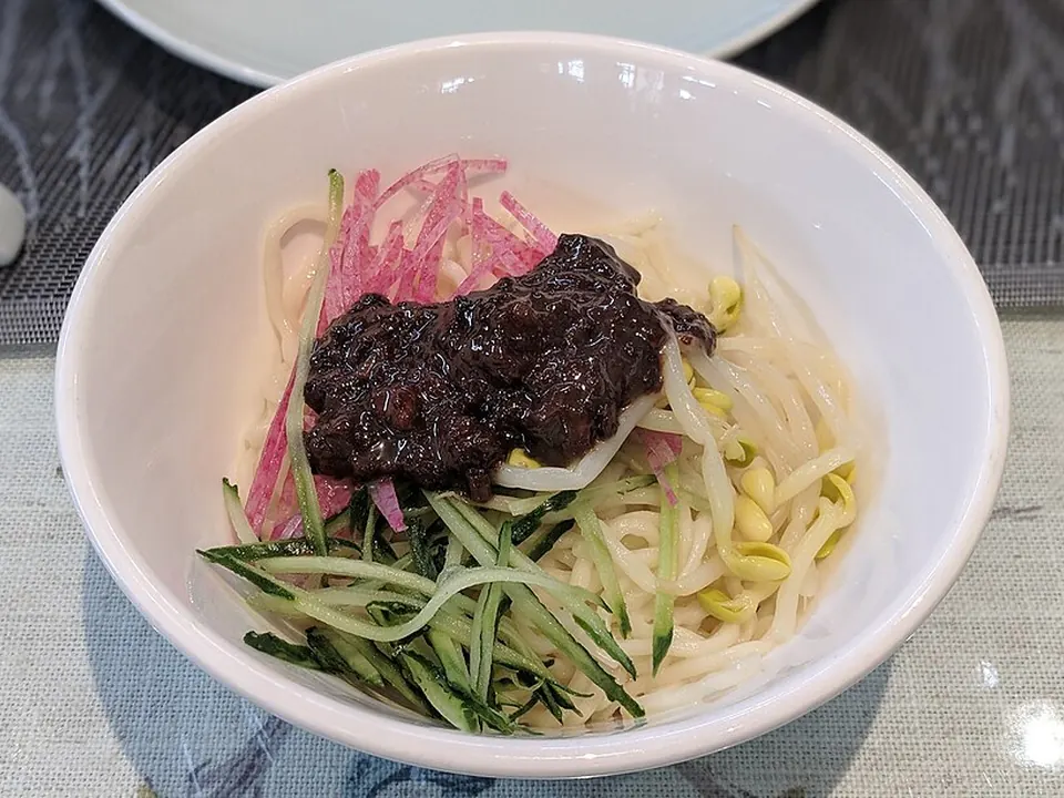 炸酱面, photo 1 of 3