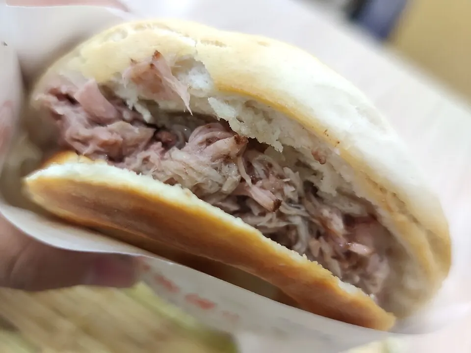 肉夹馍, photo 1 of 3