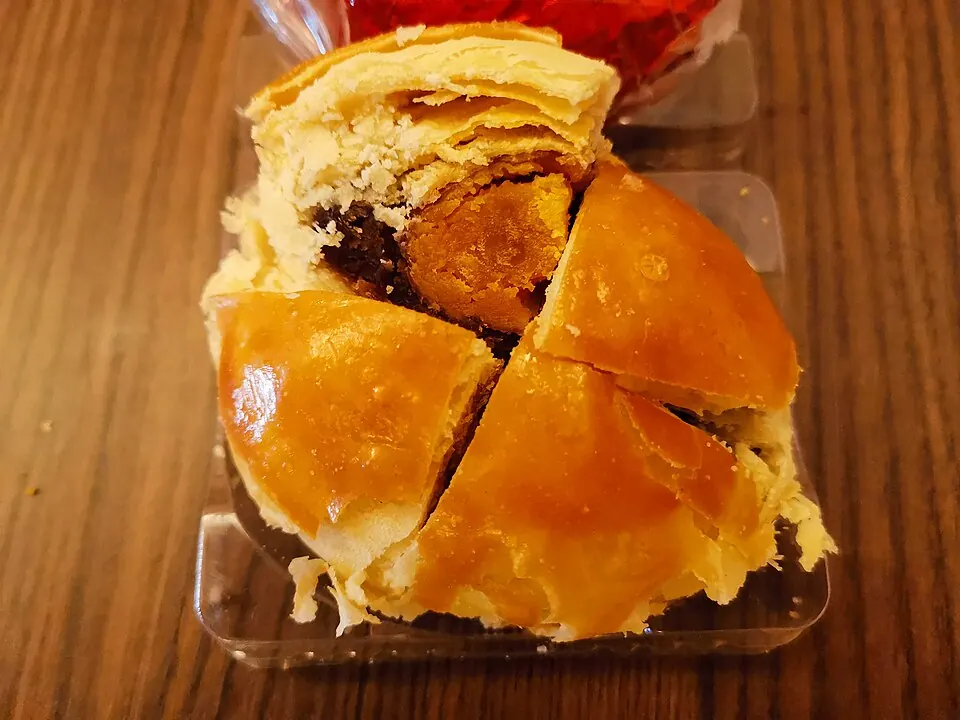 蛋黄酥, photo 3 of 3
