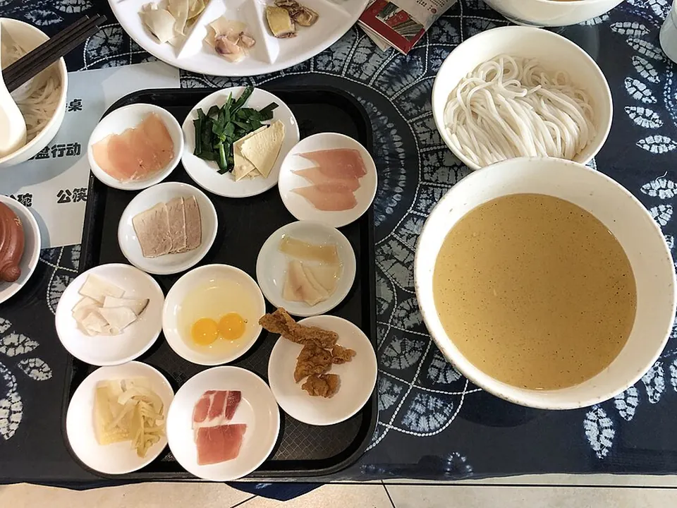 过桥米线, photo 2 of 3