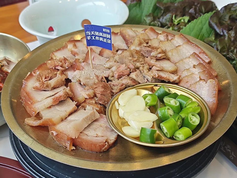 肘子, photo 2 of 2