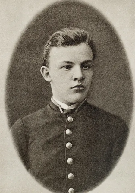 Vladimir Lenin, photo 2 of 2