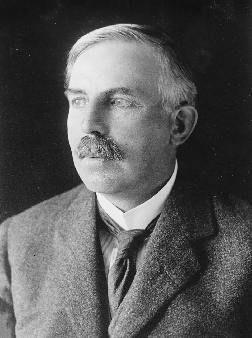 Ernest Rutherford, photo 1 of 3