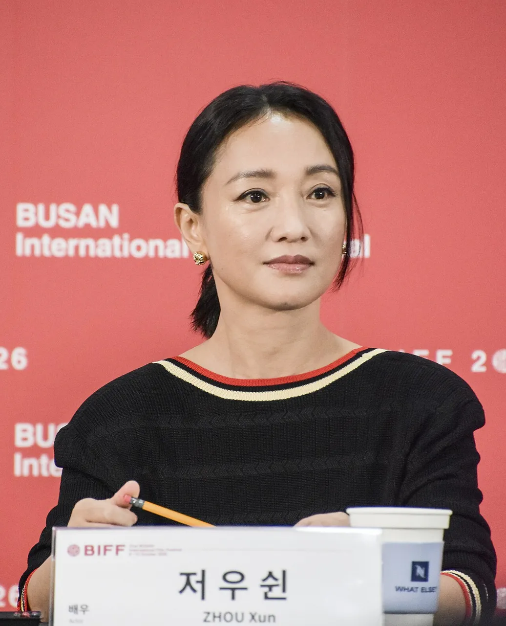 Zhou Xun, photo 2 of 3