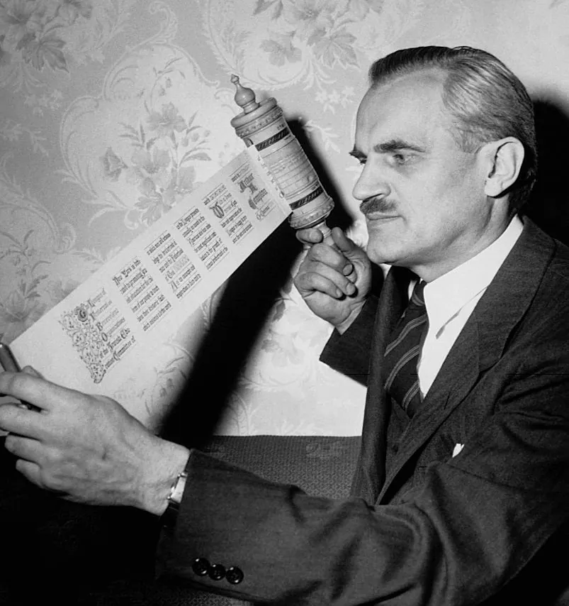 Arthur Compton, photo 2 of 2