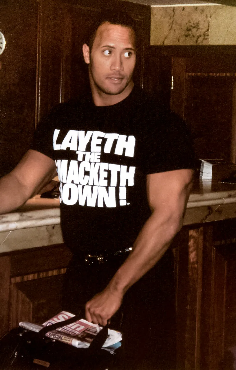 Dwayne Johnson, photo 2 of 3