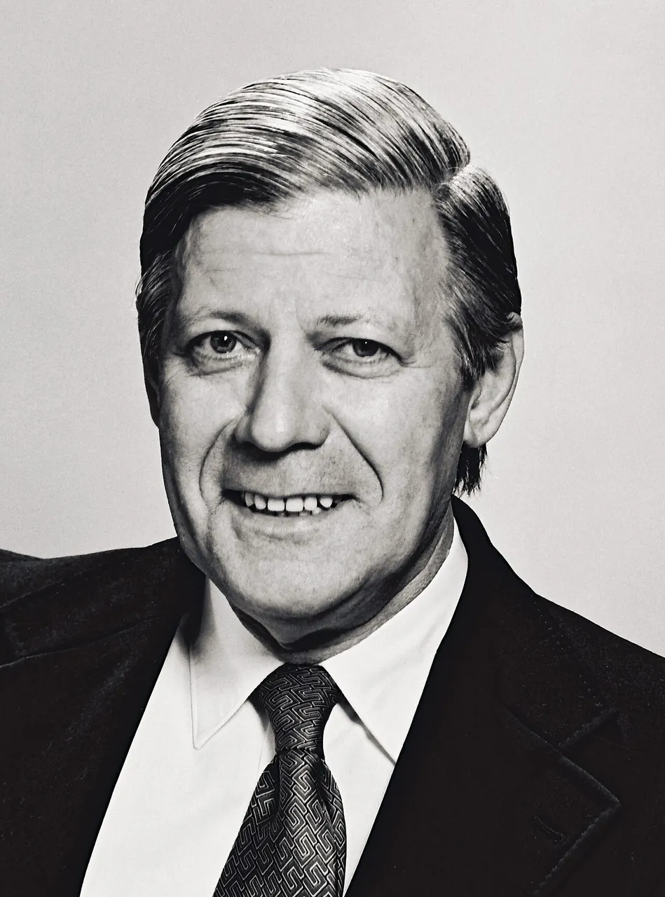 Helmut Schmidt, photo 1 of 2