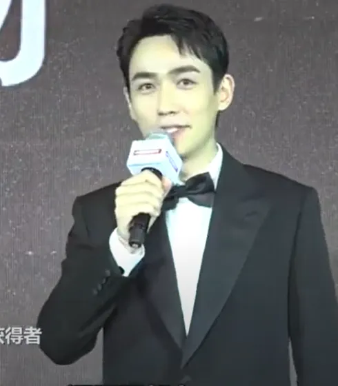Zhu Yilong, photo 1 of 3