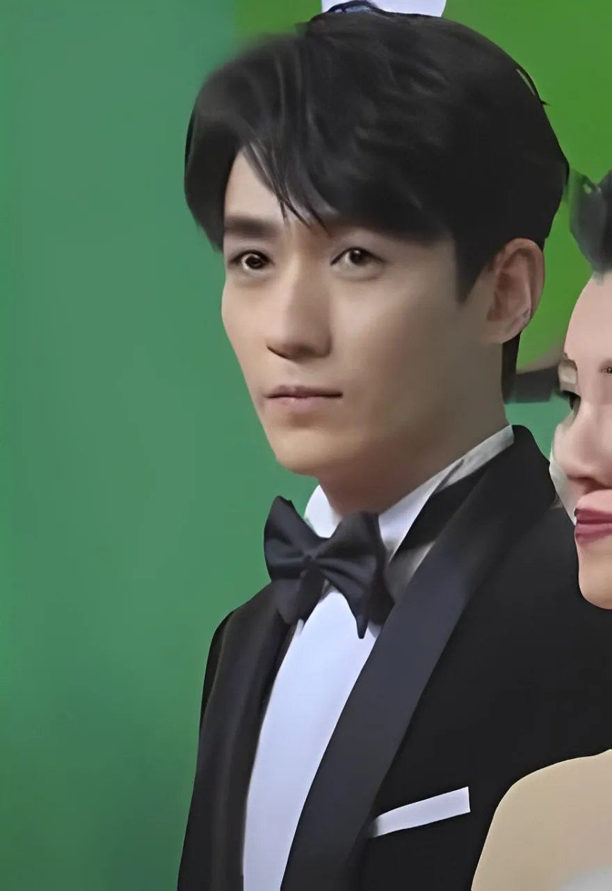 Zhu Yilong, photo 2 of 3