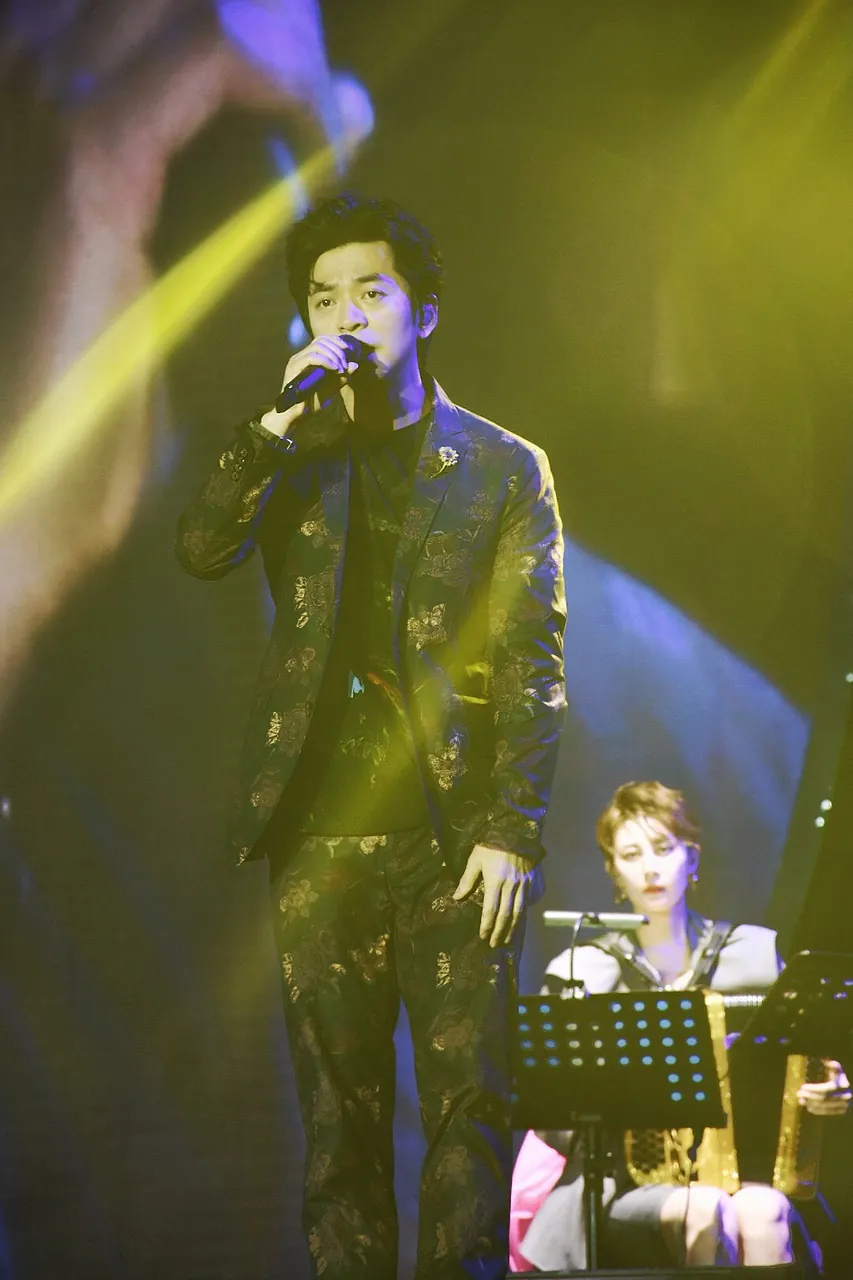 Li Jian, photo 1 of 2