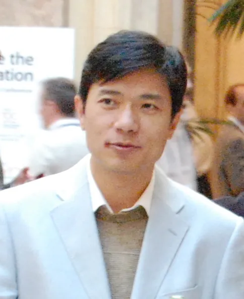 Robin Li, photo 1 of 2