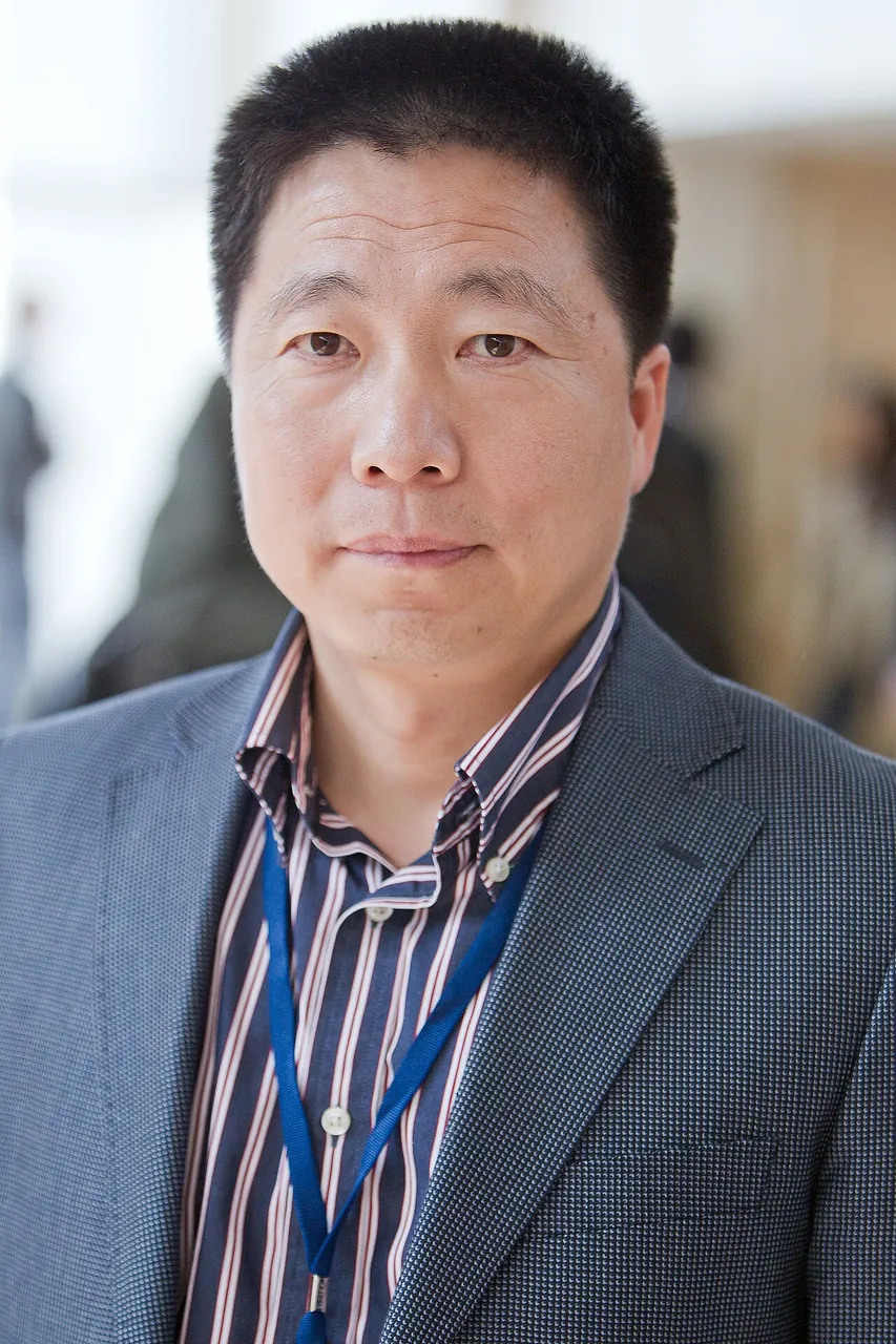 Yang Liwei, photo 2 of 2