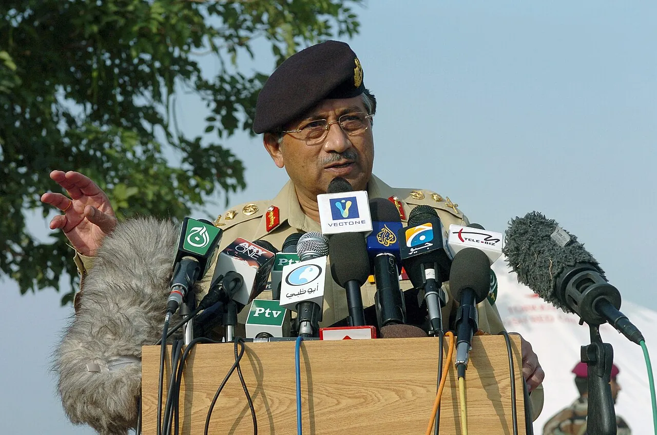 Pervez Musharraf, photo 2 of 3