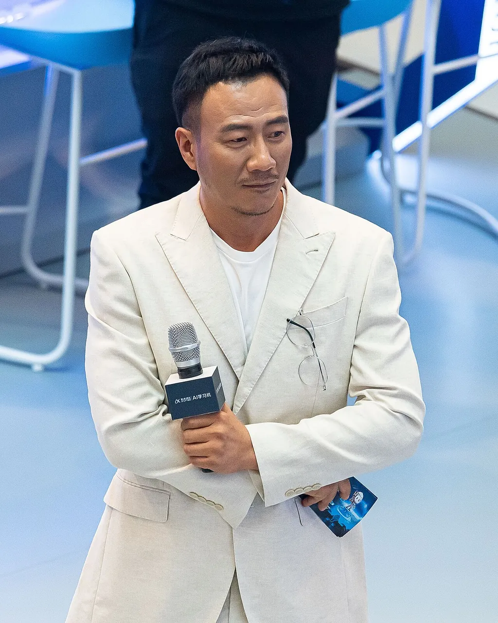 Hu Jun, photo 2 of 2