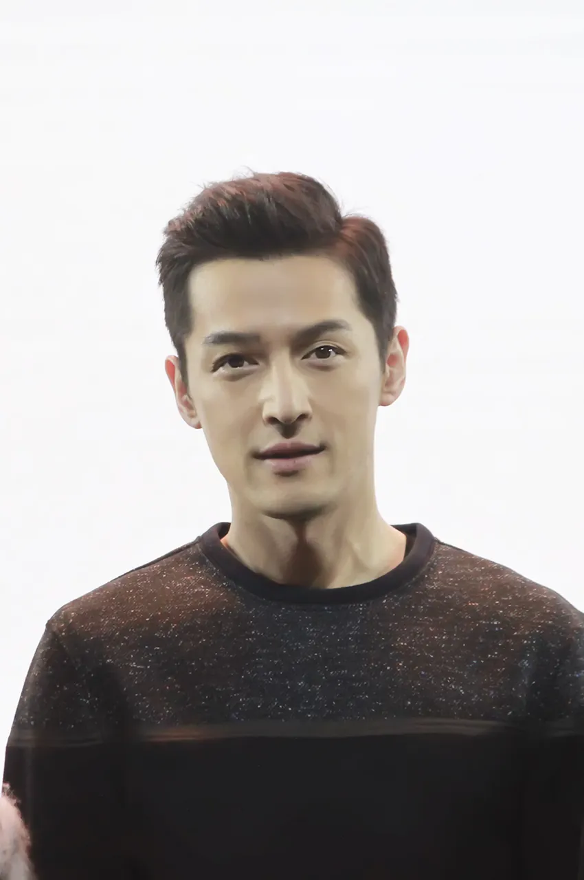 Hu Ge, photo 1 of 2