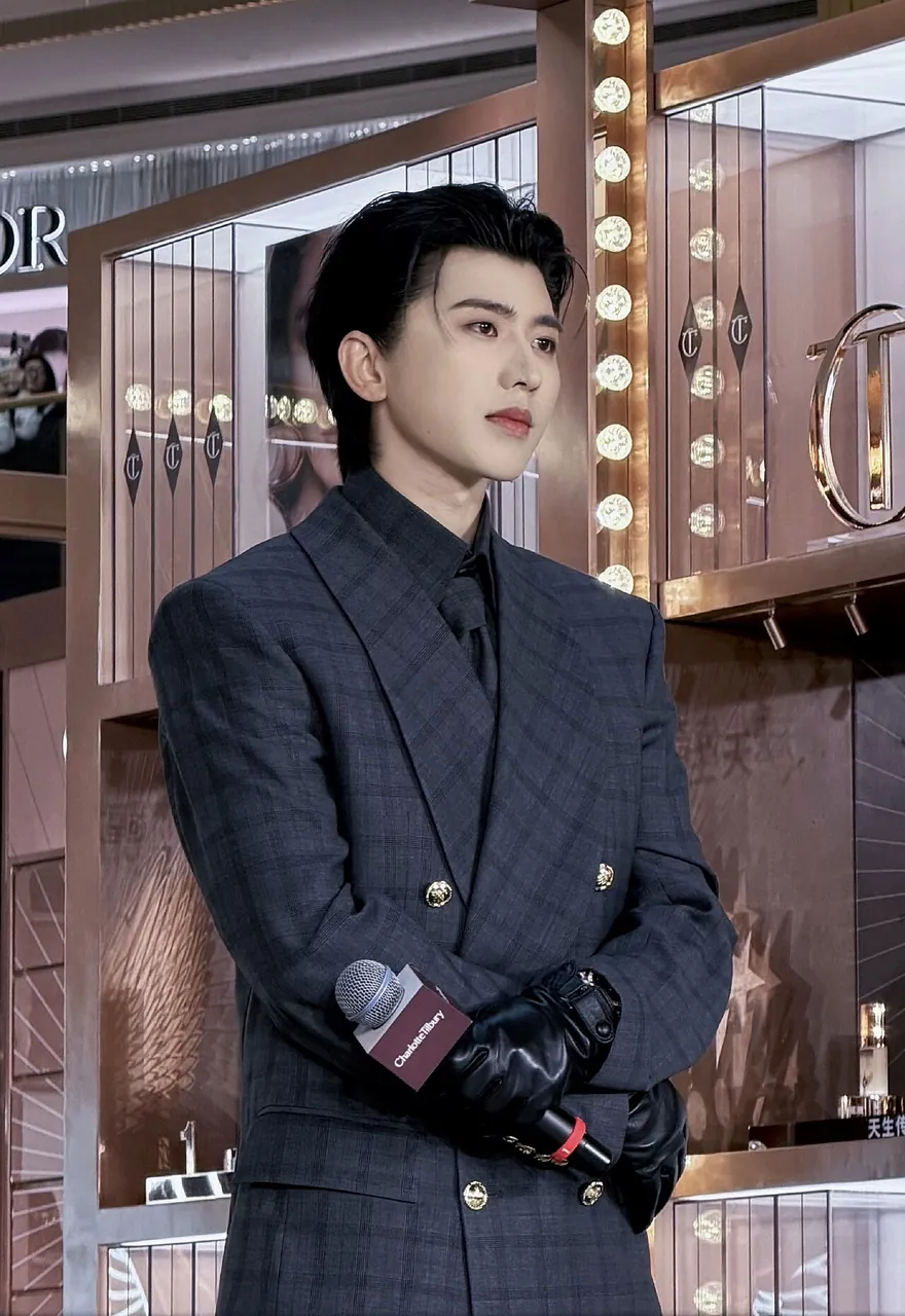 Cai Xukun, photo 1 of 2
