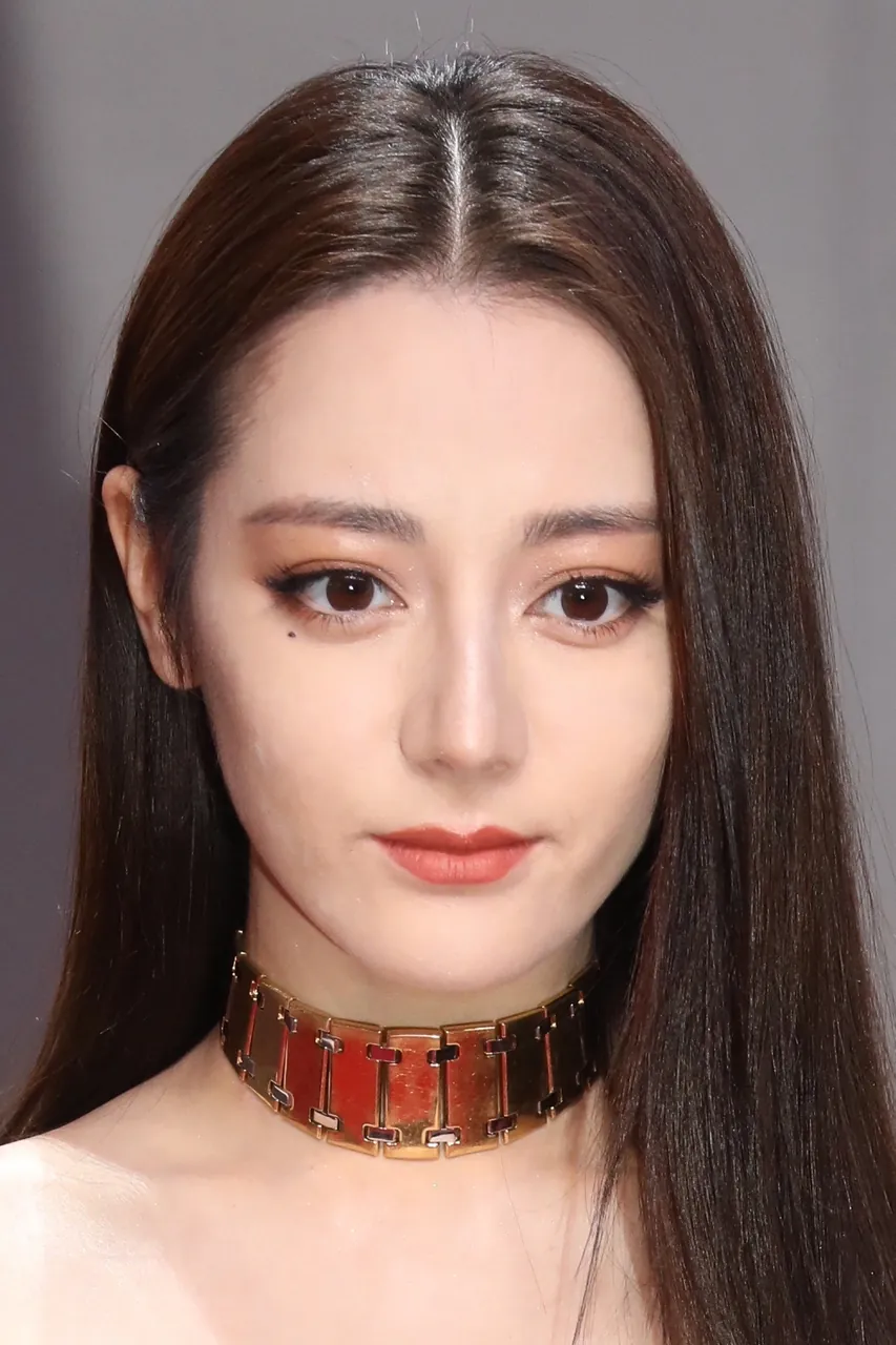 Dilraba Dilmurat, photo 1 of 2