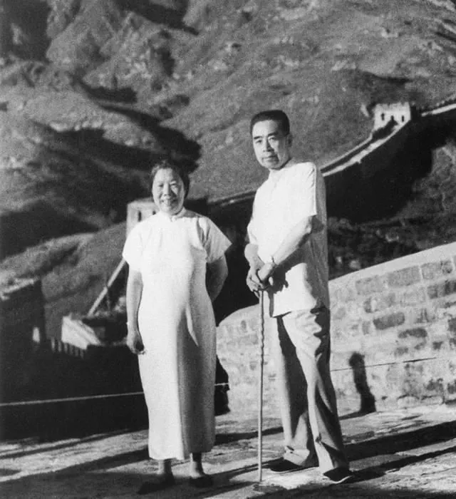 Deng Yingchao, photo 2 of 3