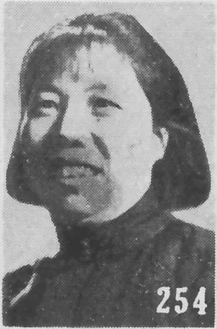 Deng Yingchao, photo 1 of 3