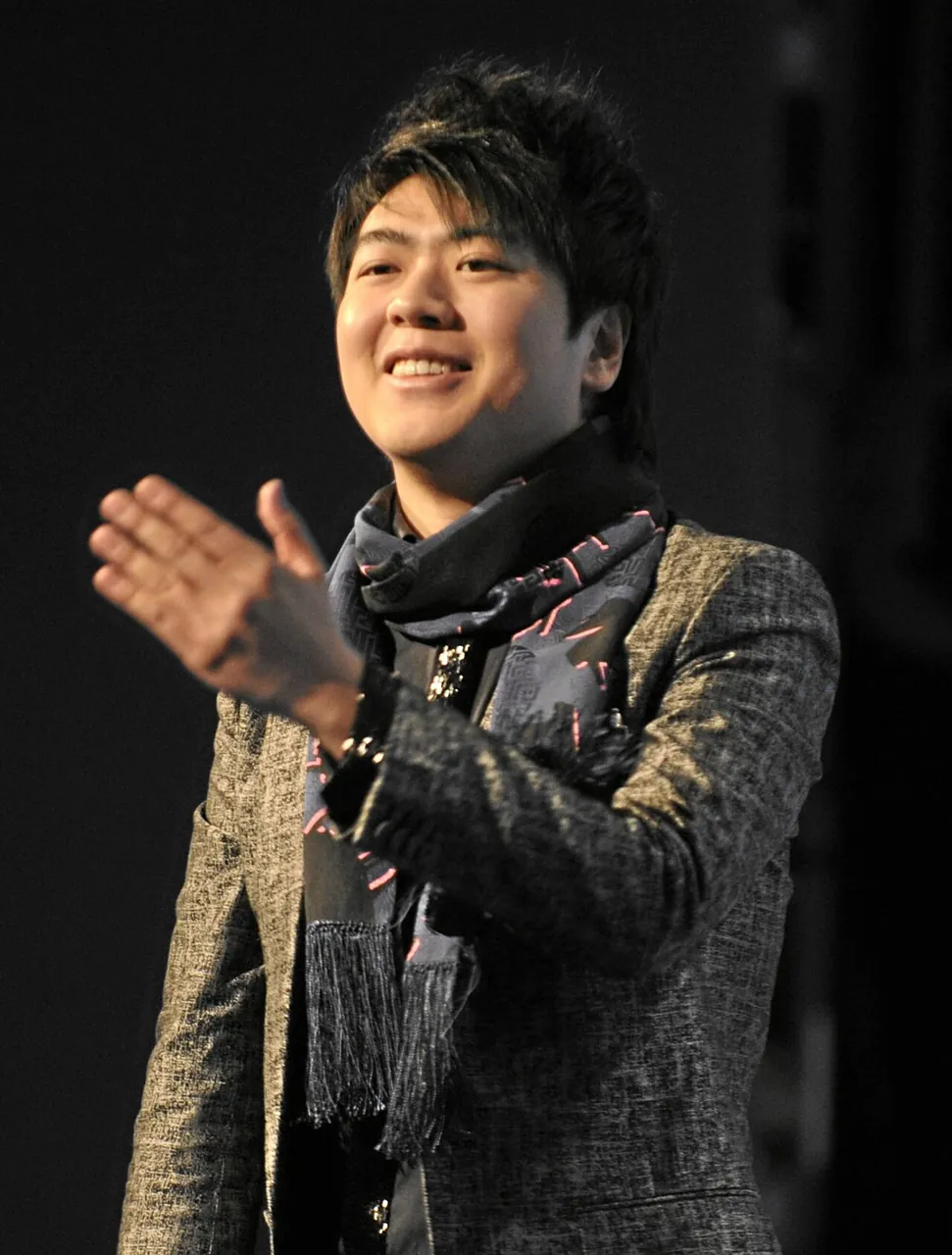 Lang Lang, photo 2 of 2