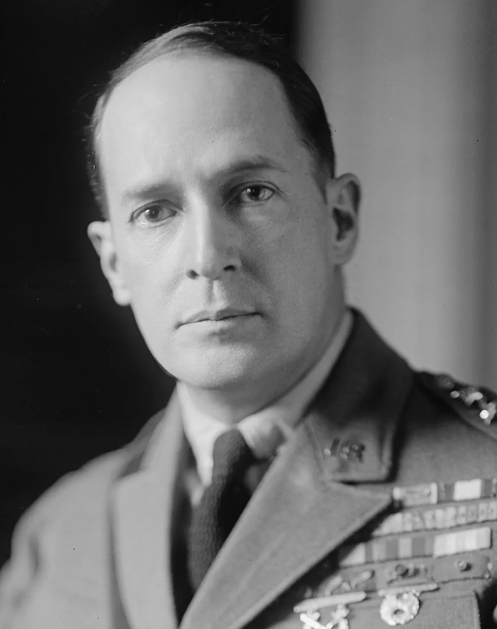 Douglas MacArthur, photo 2 of 2