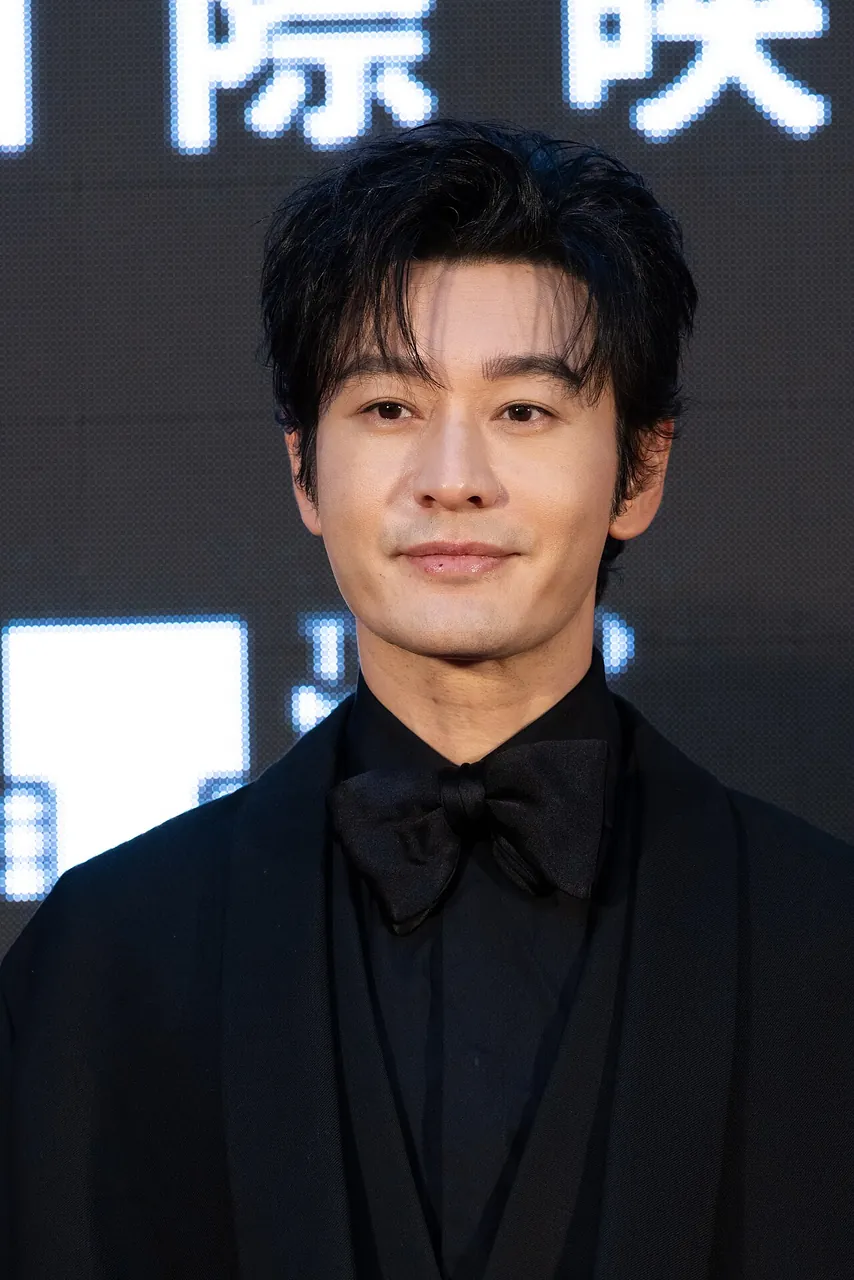 Huang Xiaoming, photo 1 of 2